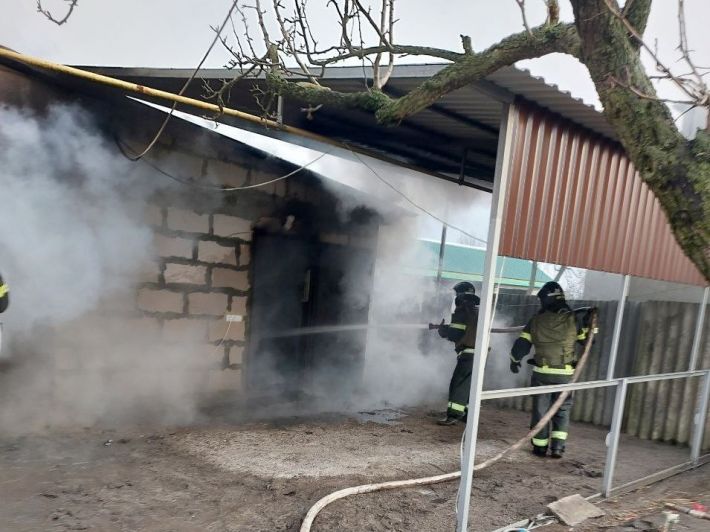 Под Мелитополем мужчина случайно поджег собственный дом (фото)