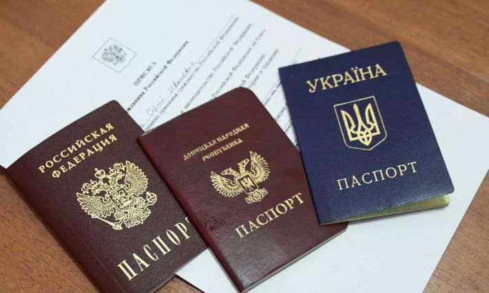 Ты что "ждунка"? - в Мелитополе полицаи придираются к украинским паспортам