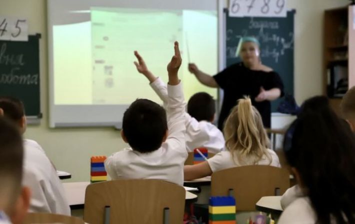 Внедряли российские программы в школах: СБУ разоблачила более 30 педагогов-коллаборантов
