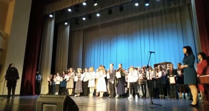 Рашисты в Мелитополе провели конкурс чтецов и поблагодарили зрителей за выдержку