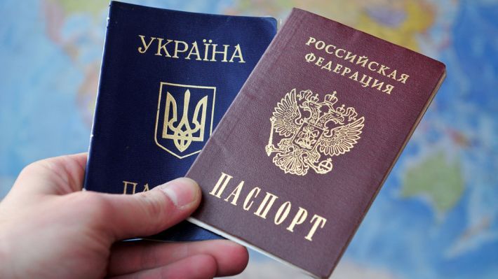 В оккупированном Мелитополе российские военные изымают у жителей украинские паспорта