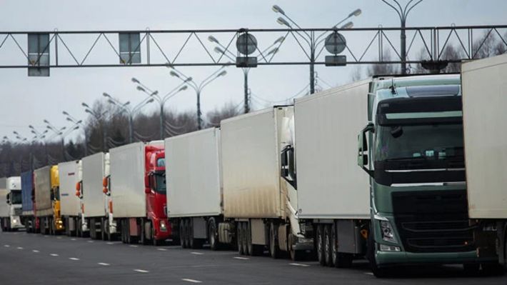 Польща повністю заблокувала в'їзд для вантажівок із Білорусі