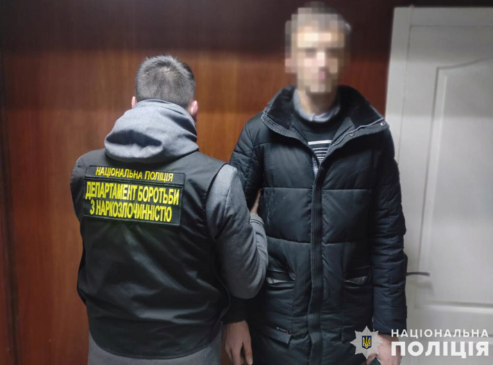 У Запоріжжі чоловік носив із собою наркотиків на 100 тисяч гривень (ФОТО)