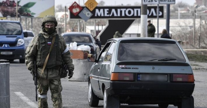В Мелитополе оккупанты оцепили и взяли под охрану нижнюю часть города