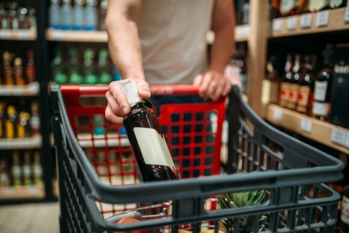 В Запорожье могут изменить время продажи алкогольных напитков