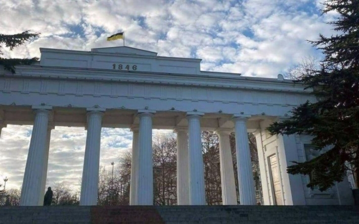 В Севастополе взвился украинский флаг (фото)