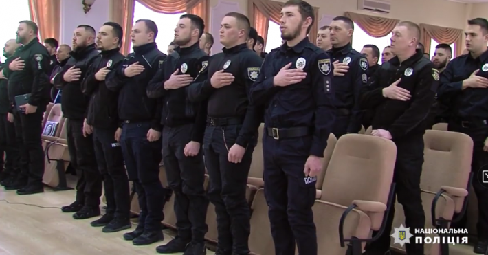 В Запорожье почти три десятка полицейских вступили в 