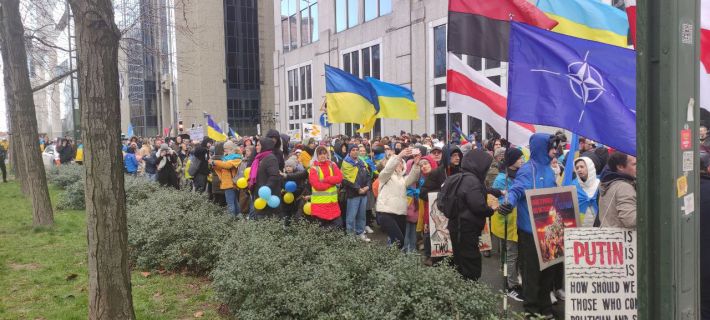 Біженці з Мелітополя в різних країнах вийшли на мирні акції (фото, відео)