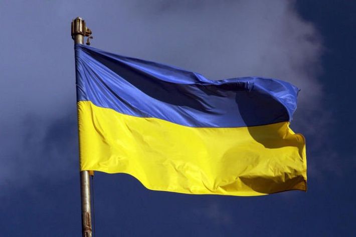 Москве парень флагом Украины отомстил своим работодателям (видео)