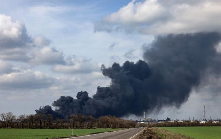 В Беларуси произошли взрывы на аэродроме под Минском, поврежден самолет