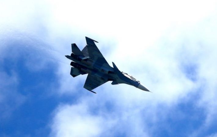 Після пожежі з аеродрому в Єйську зникло 6 винищувачів Су-34 (супутникові знімки)