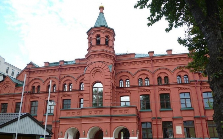 Православний вуз у Москві відмовив студентці, яка змінила стать, у видачі диплома