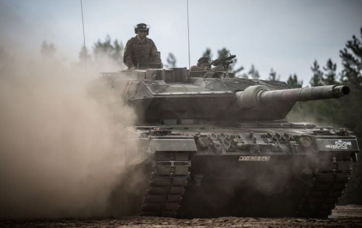 В ВС Канады показали, как учат украинских военных овладевать танками Leopard 2