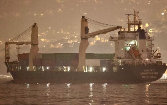 Российское судно с военным грузом из Сирии зашло в Черное море через Босфор, - СМИ