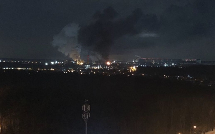 Під Москвою після вибуху спалахнула масштабна пожежа на заводі: відео