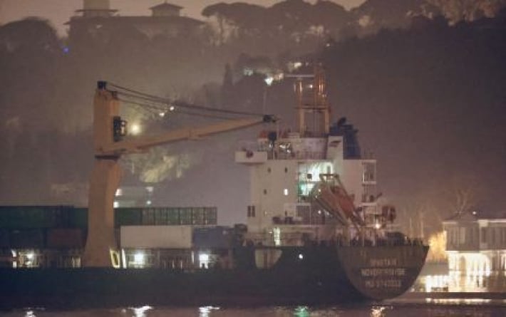 В Черное море через Босфор вошел российский контейнеровоз: может перевозить оружие из Сирии