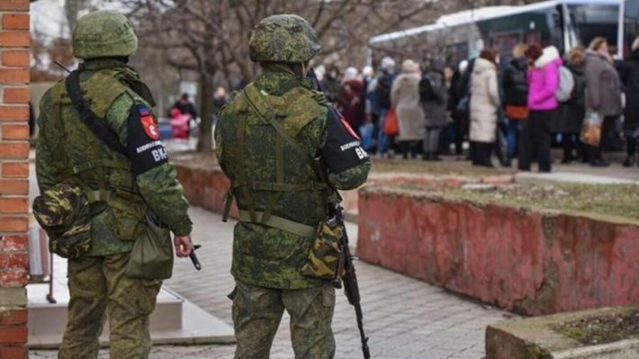 Рашисти готуються до евакуації з окупованого Мелітополя до Криму (фото)
