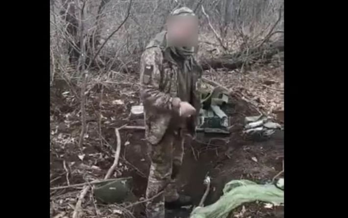 З'явилося відео, як росіяни впритул розстріляли полоненого воїна ЗСУ: у Зеленського відреагували