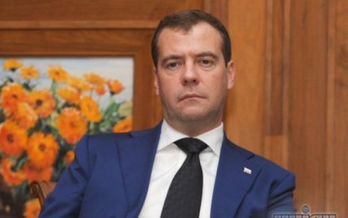 Вертолет Медведева при посадке на АЭС снес дорожный знак и потерял винт
