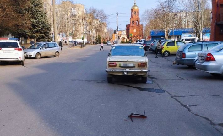 У центрі Мелітополя автомобіль збив 17-річного підлітка - постраждалий у лікарні (фото)