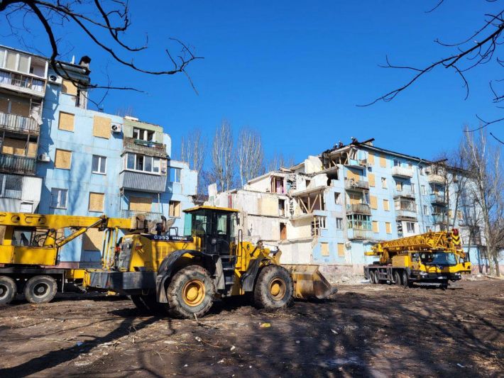 Жители поврежденного дома в Запорожье начали подавать документы на получение помощи (фото)