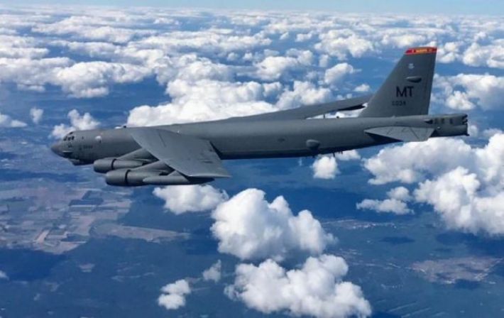 Ядерний бомбардувальник США пролетів вздовж кордону Росії. Його супроводили винищувачі Польщі