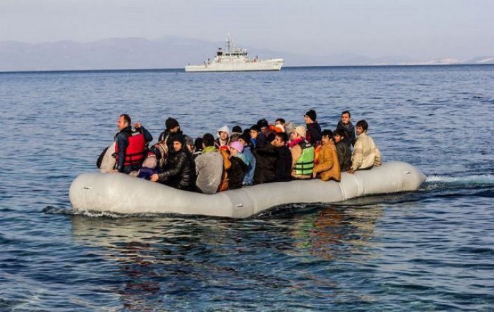 В Італії рятувальники зняли з човнів 1300 мігрантів