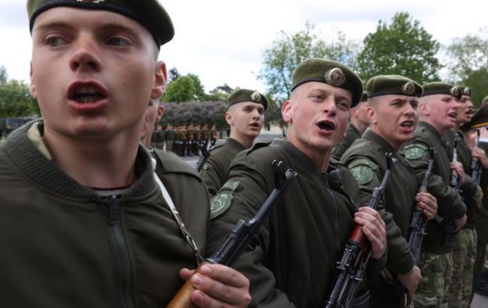 Злякалися манекена? Білоруські прикордонники поскаржилися на українських колег (відео)