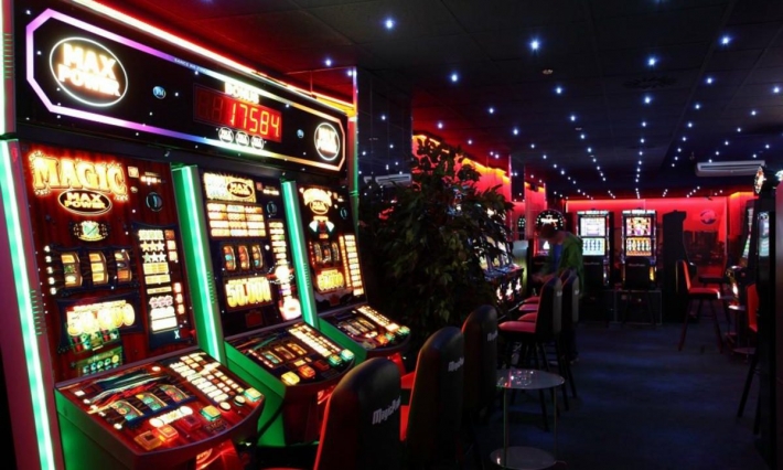 В Запорожье подпольное казино открыли в многоэтажном доме (фото)