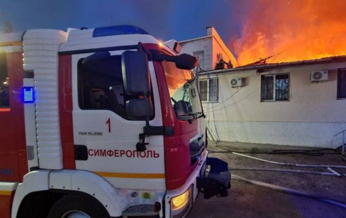 В оккупированном Симферополе произошел масштабный пожар на складе (фото, видео)