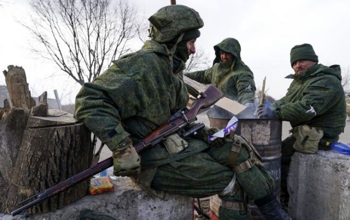 Кремлю доведеться обирати між кваліфікованими робітниками ОПК і навченими солдатами, - ISW
