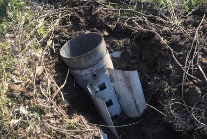 В Запорожье во дворе обнаружили остатки российской ракеты (фото)