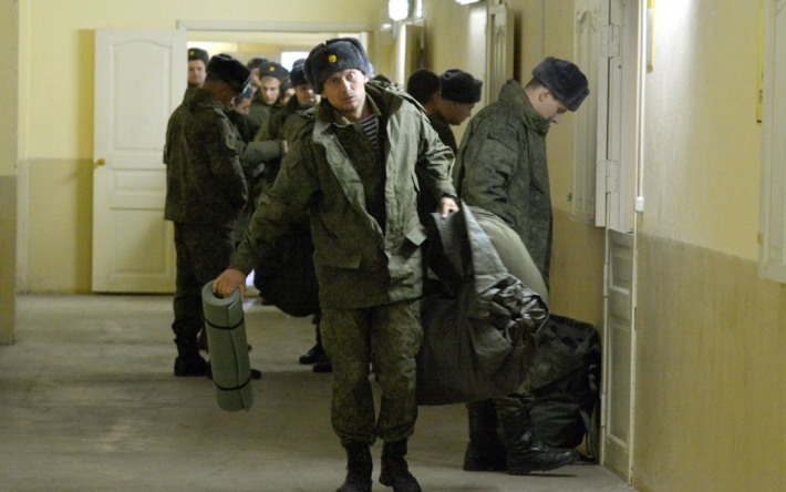 В одном из российских вузов студентам будут выдавать дипломы вместе с повестками в военкомат