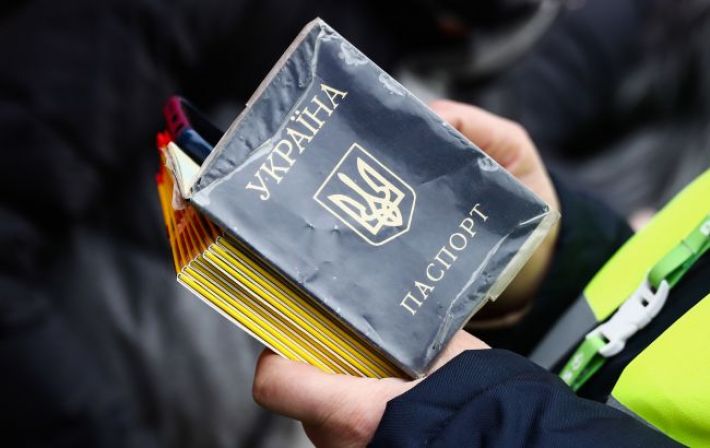 Украинцам объяснили, когда паспорта с разной транслитерацией будут признаваться недействительными