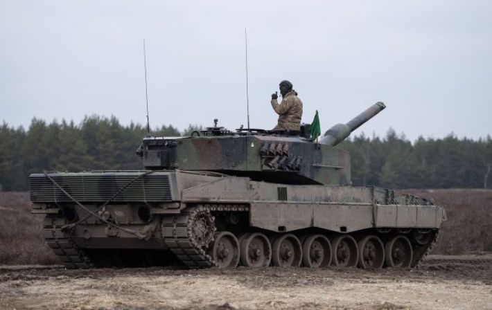 Українські військові навчаються бронетанковому мистецтву на танках Leopard у Польщі (фото)