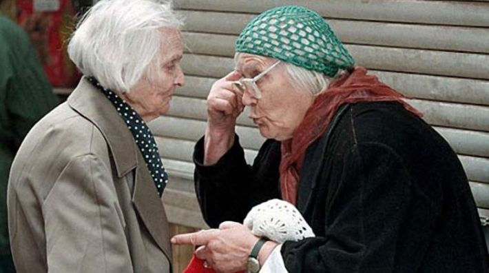 В Мелитополе пенсионеры дерутся в очередях за пенсией