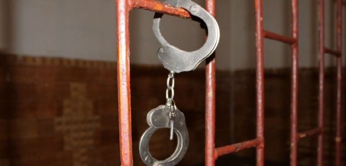 Житель Запорожья изнасиловал 14-летнюю дочь своей сожительницы