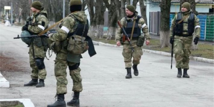 В Мелітополь завезли військову поліцію, а по селах окупанти забороняють місцевим залишати свої будинки