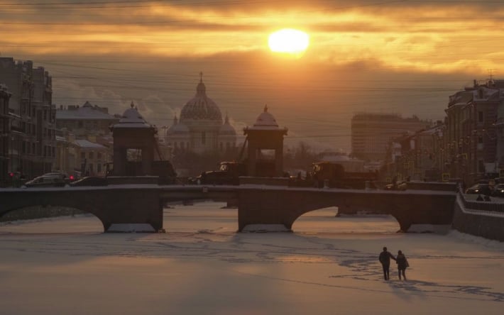 Жителей Санкт-Петербурга разбудили сирены: люди прятались в метро (видео)