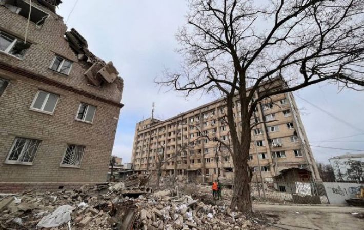 Росіяни вдарили по центру Краматорська та промзоні (фото руйнувань)