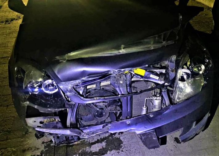 В Запорожье нетрезвая автоледи разбила свою машину и врала полицейским (фото)
