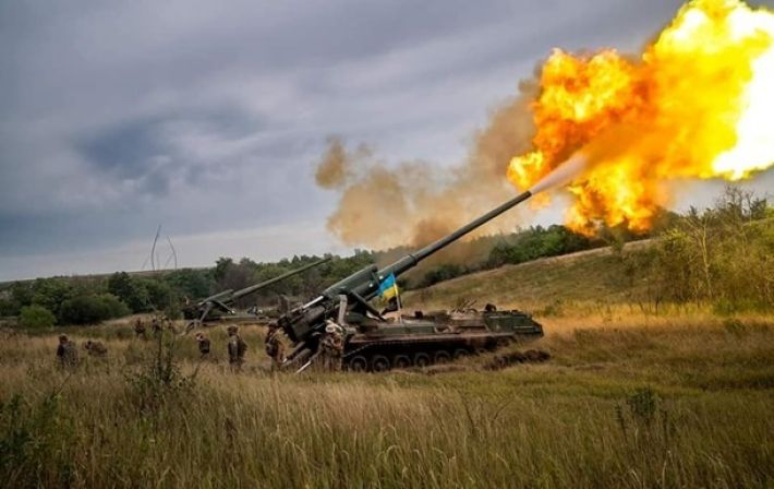 Горит вражеская техника: артиллеристы ВСУ бьют по позициям россиян в Запорожской области (видео)