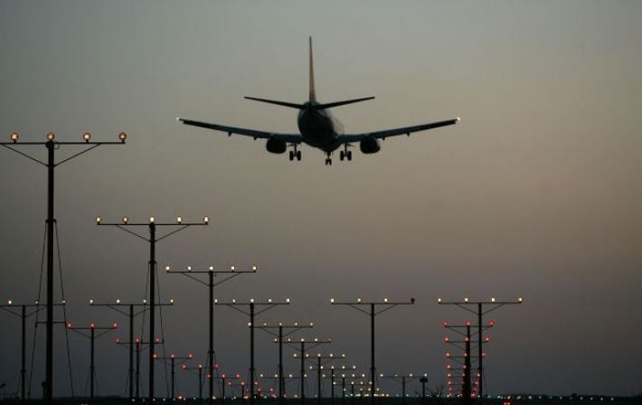 Крупнейший аэропорт Израиля приостановил вылеты из-за массовых протестов в стране