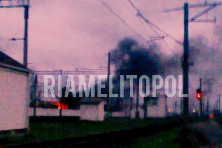 В Мелитополе оккупанты запретили местным жителям выкладывать в чатах фото взрывов (фото, видео)