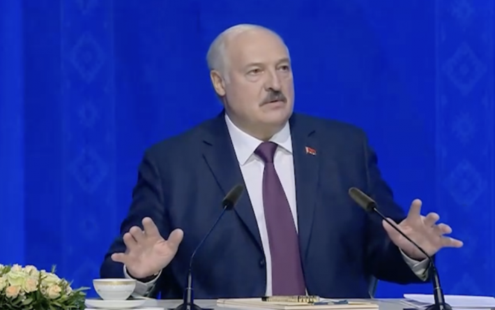 "Девушкам прощаю": Лукашенко выдал новый перл о ЛГБТ-сообществе (видео)
