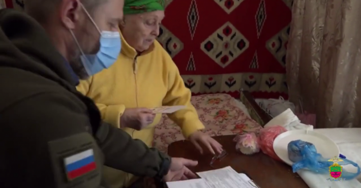 В Мелитопольском районе работают "мобильные группы" по паспортизации: тех, кто отказывается, бьют и угрожают