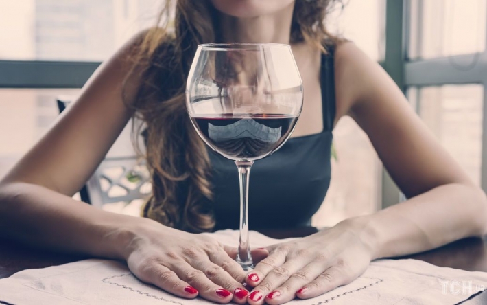 Действительно ли ежедневный бокал вина не вредит здоровью: ученые удивили результатам исследования