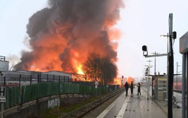 У Гамбурзі спалахнула масштабна пожежа: жителів попередили про токсичний дим