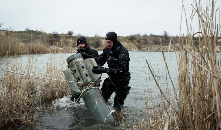 В Запорожье пиротехники изымают останки российской ракеты