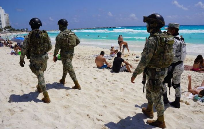 В Мексике боевики устроили стрельбу на курорте: есть погибшие, среди них ребенок